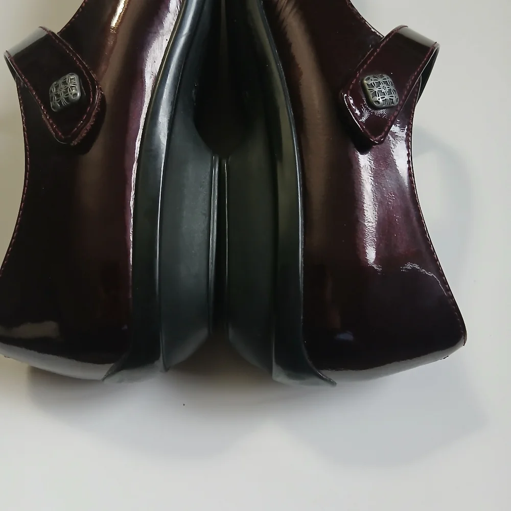 Dansko Women's Mary Jane Heels in Dark Burgundy Patent